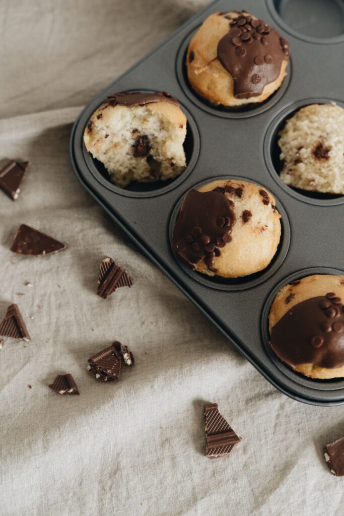 Small Batch Chocolate Chip Muffins for Two: Soft, Fluffy & Irresistible 3 pexels alleksana 4051559